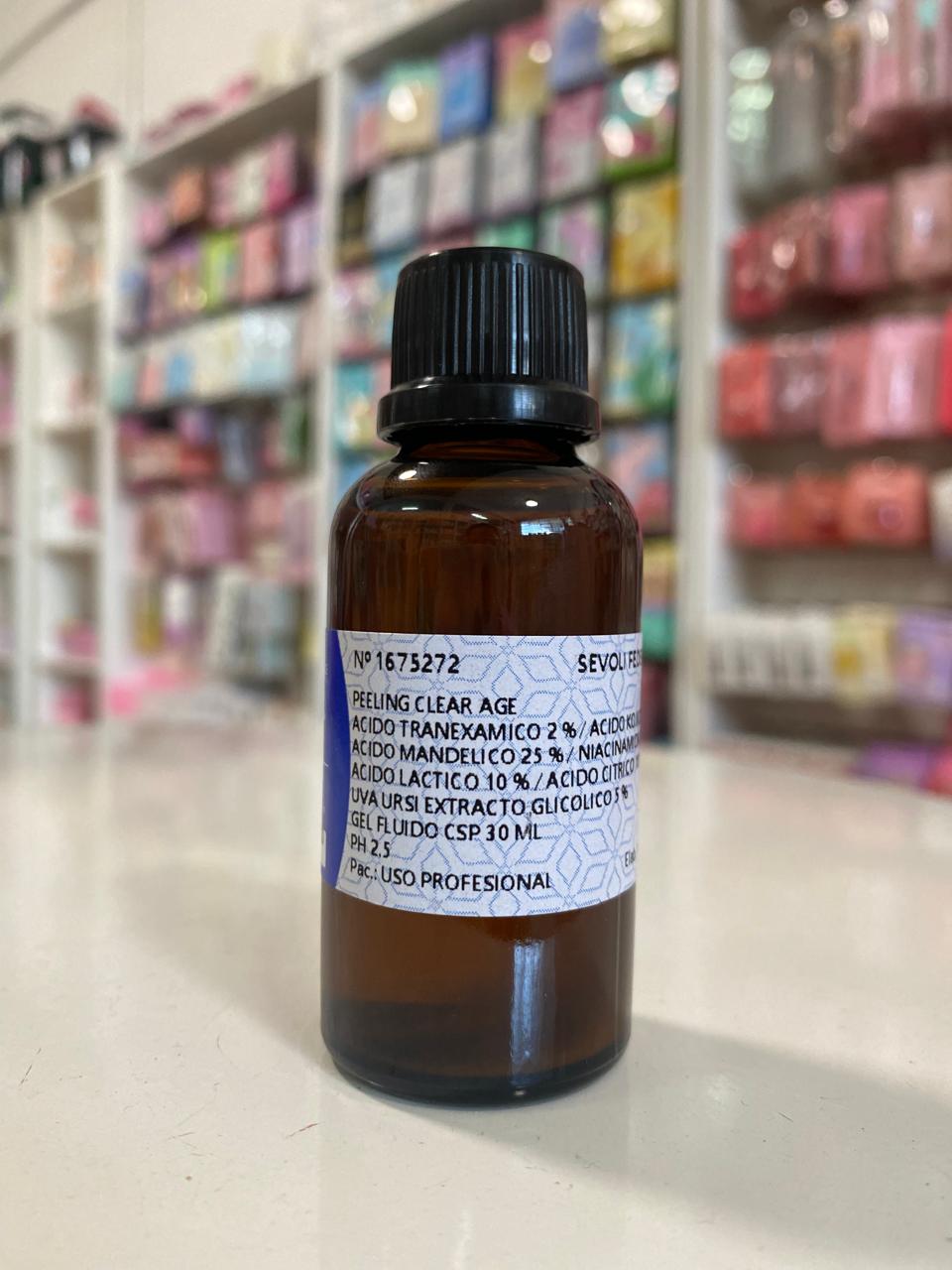 Peeling CLEAR-AGE: ac.tranexámico 2% - ac.mandélico 25% - ac.láctico 10% - ac.kójico 3%- uva ursi 5% - cítrico 10% - niacinamida 2%. pH 2,5