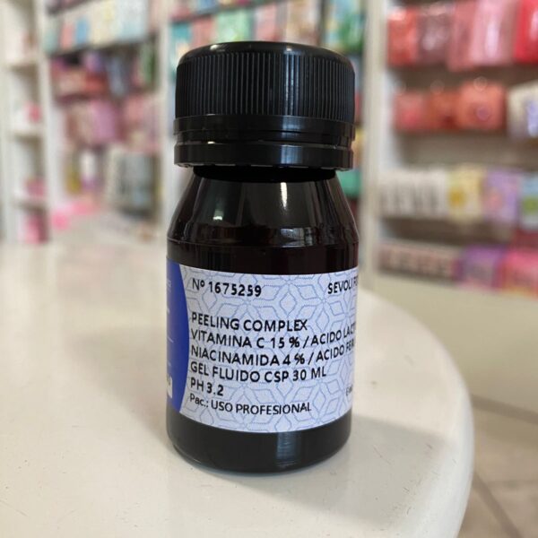 Peeling Complex Antiox: Vitamina C 15%, Ácido Lactobiónico 10%,Niacinamida 4%, Ácido Ferúlico 2%. pH 3,2