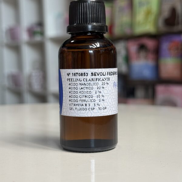 Peeling Clarificante: Ác. Mandélico 20% + Ác. Kojico 2% + Ác. Cítrico 10% + Ác.Ferulico 2% + Vit.B3 5%. pH 2,2
